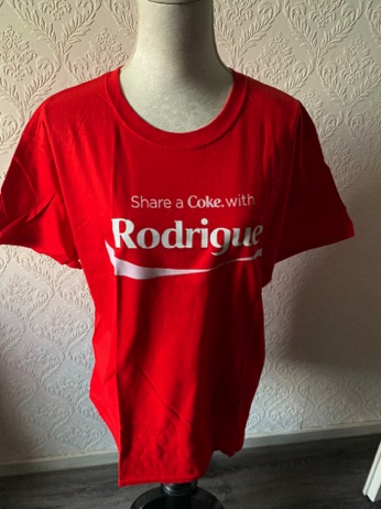 8461-1 € 5,00 coca cola t-shirt rood Rodrigue lengte 70 cm breedte 52 cm.jpeg